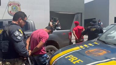 Presos chegam a delegacia em Marabá