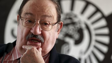 Italian writer Umberto Eco poses during the presentation of his novel "The Cemetery of Prague" in Madrid, in this December 13, 2010 file photo. Italian author Umberto Eco, who became famous for the 1980 international blockbuster "The Name of the Rose," died on Friday, Italian media reported. He was 84. REUTERS/Andrea Comas