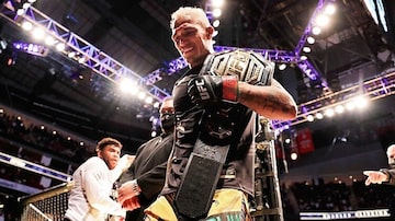 Charles do Bronx fatura o cinturão no UFC 262. Foto: Carmen Mandato/ AFP