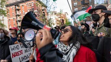 Protesto pró-palestinos em frente a New Yor University, em Manhattan, 3 de maio de 2024. 