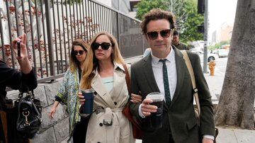 FILE - Danny Masterson, right, and his wife Bijou Phillips arrive for closing arguments in his second trial, May 16, 2023, in Los Angeles. A jury found “That ’70s Show” star Masterson guilty of two counts of rape Wednesday, May 31, in a Los Angeles retrial in which the Church of Scientology played a central role. (AP Photo/Chris Pizzello, File). Foto: Chris Pizzello/AP