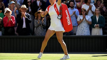 FILE PHOTO: Tennis - Wimbledon - All England Lawn Tennis and Croquet Club, London, Britain - July 7, 2022  Romania's Simona Halep walks off the court after losing her semi final match against Kazakhstan's Elena Rybakina REUTERS/Toby Melville/File Photo. Foto: Toby Melville/Reuters
