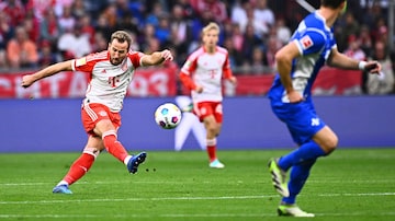 Bayern's Harry Kane scores his side's fifth goal during the German Bundesliga soccer match between Bayern Munich and SV Darmstadt 98 at the Allianz Arena in Munich, Germany, Saturday, Oct. 28, 2023. (Tom Weller/dpa via AP). Foto: Tom Weller/AP