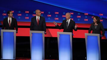 Os candidatos democratas Juan Castro, Cory Booker, Joe Biden e Kamala Harris. Foto: Scott Olson/Getty Images/AFP