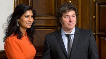 Encontro entre Gita Gopinath e Javier Milei na Casa Rosada, em Buenos Aires, no dia 22 de fevereiro. 