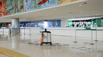 O robô LightStrike, visto no Aeroporto Internacional de San Antonio, no Estado americano do Texas. Foto: Bryan Glazer/AP