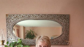 Jane Powell em seu apartamento em Nova York, em 27 de fevereiro de 1996. Foto: Jack Manning/The New York Times