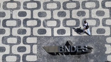 Entre obras investigadas está contrato que o BNDES assinou em 2012 com a Petrobrás, para a modernização derefinarias. Foto: Nacho Doce/Reuters