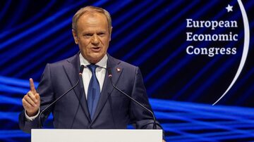 O primeiro-ministro da Polônia, Donald Tusk, participa de um fórum econômico europeu em Katowice, Polônia 
