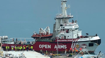 Navio da Open Arms chega de volta ao Chipre após descarregar 200 toneladas de suprimentos em Gaza; um segundo navio de ajuda humanitária está pronto para partir do país rumo ao território palestino. 