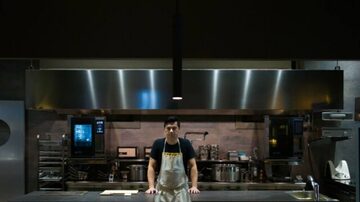 Chef Alberto Landgraf em um de seus restaurantes, o Oteque. Foto: João Ferraz 