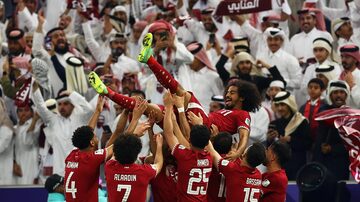 Soccer Football - AFC Asian Cup - Final - Jordan v Qatar - Lusail Stadium, Lusail, Qatar - February 10, 2024 Qatar's Akram Afif celebrates with teammates after winning the AFC Asian Cup REUTERS/Molly Darlington