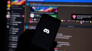 discord app on smartphones screen. Foto: Adobe S