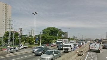Acidente prejudica trânsito no cruzamento da Salim Farah Maluf com a Celso Garcia. Foto: Reprodução/Google Street View