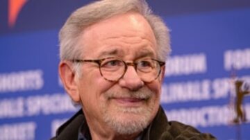 Steven Spielberg durante a coletiva de imprensa da entrega do Urso de Ouro Honorário - Foto: @Berlinale Archives