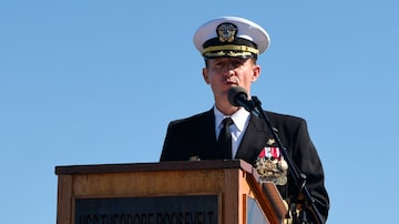 O ex-capitão do USS Theodore Roosevelt,Brett Crozier. Foto: AFP