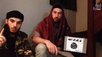 Vídeo divulgado pelo Estado Islâmico mostra os dois homens que degolaram um padre na França. Foto: AFP