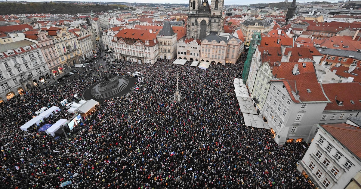 Miles de checos protestan en Praga contra el plan de Babiš para la TV y la radio públicas