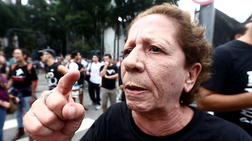 Servidora há 39 anos, Angela foi para as rua. Foto: Fábio Motta/Estadão