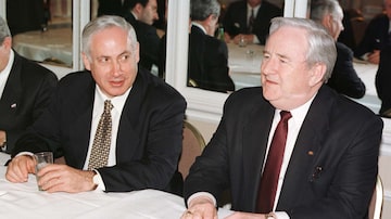 O primeiro-ministro de Israel, Binyamin Netanyahu, em encontro com o reverendo americano Jerry Falwell em Washington, em janeiro de 1998. Foto: Larry Downing/Reuters