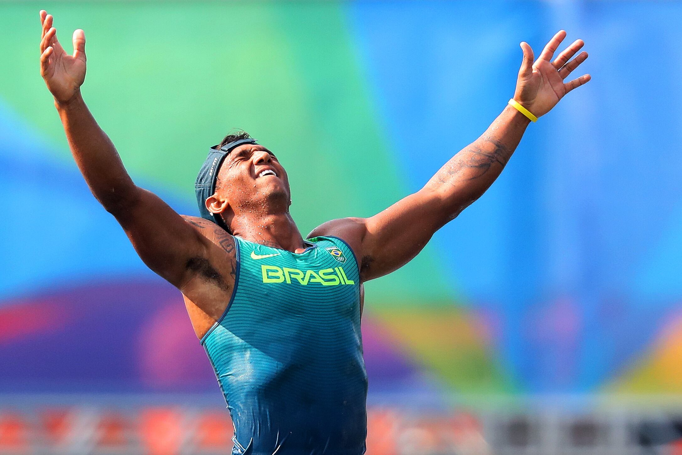 Isaquias Queiroz foi o nome do Brasil no Rio-2016, ao levar três medalhas: duas de prata e uma de bronze.