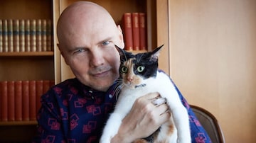 O vocalista do Smashing Pumpkins, Billy Corgan, que apoia ação para construir abrigo para animais. Foto: Cameo/Divulgação