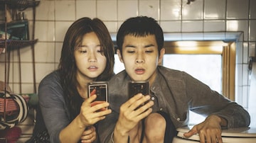 Os atores So-dam Park (E) e Woo-sik Choi em cena de 'Parasita'. Foto: Mostra Internacional de Cinema de São Paulo