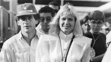 Ayrton Senna e Xuxa Meneghel chegam ao autódromo de Interlagos em março de 1990. Foto: Edu Garcia / Estadão
