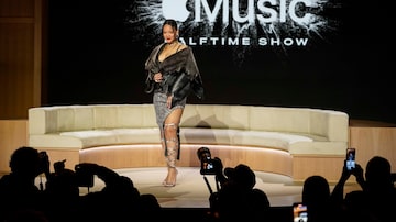 Rihanna, durante a conversa sobre o show que fará no intervalo do Super Bowl. Foto: Mike Stewart / AP