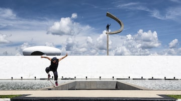 Os skatistas Pedro Barros e Murilo Peres andaram de skate em algumas obras do arquiteto Oscar Niemeyer no Rio, São Paulo Brasília e Belo Horizonte. Foto: Marcelo Maragni/ Red Bull Content Pool