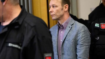 O réu Christian Brückner, o principal suspeito no caso Madeleine McCann, no tribunal para julgamento, posteriormente adiado, por crimes sexuais não relacionados.