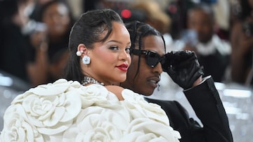 Barbadian singer Rihanna and her partner ASAP Rocky arrive for the 2023 Met Gala at the Metropolitan Museum of Art on May 1, 2023, in New York. - The Gala raises money for the Metropolitan Museum of Art's Costume Institute. The Gala's 2023 theme is “Karl Lagerfeld: A Line of Beauty.” (Photo by ANGELA WEISS / AFP). Foto: Angela WEISS / AFP