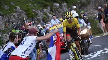 Van Avermaet mantém liderança da Volta da França após primeira etapa nos Alpes. Foto: Jeff Pachoud/AFP