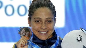 Daiene Dias com a medalha de bronze no Mundial de Piscina Curta. Foto: Sátiro Sodré/SSPress/CBDA