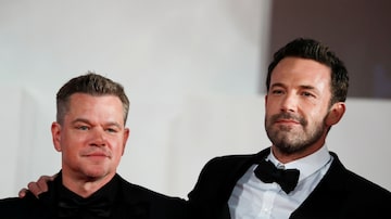 Matt Damon e Ben Affleck no 78º Festival de Cinema de Veneza na estreia do filme 'O Último Duelo' . Foto: REUTERS/Yara Nardi