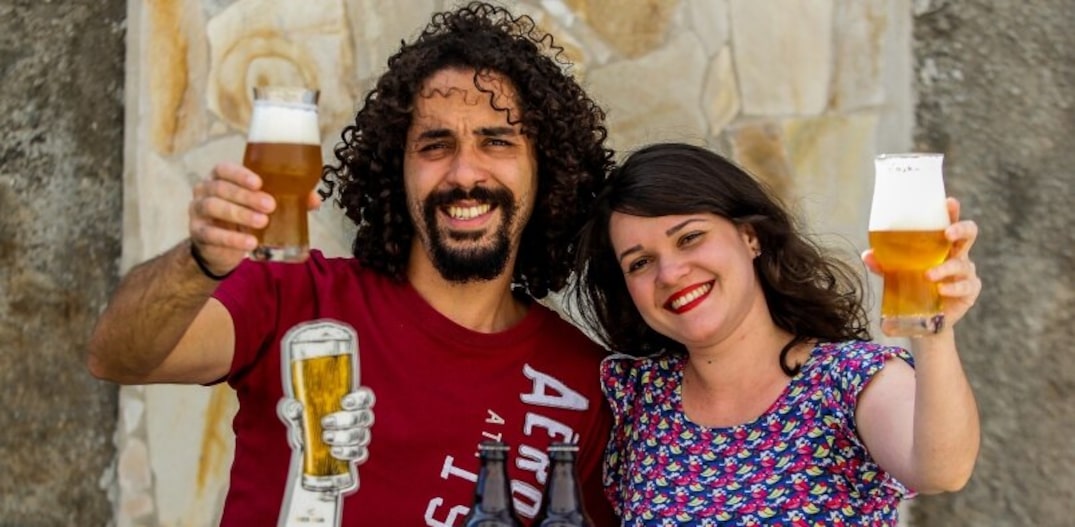 Cerveja em família. Cássio é o mestre cervejeiro e Rebeca é a sommelière da marca. Foto: Rafael Arbex|Estadão