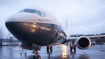 Os Boeing 737 Max tiveramoperação suspensa pelas agências de aviação em março de 2019, depois de dois aviões desse modelo terem caído, matando 346 pessoas. Foto: Matt McKnight/Reuters