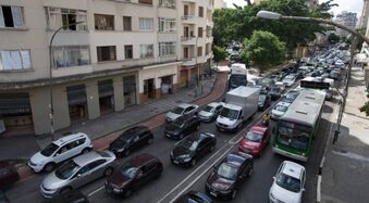 Congestionamento na região central de São Paulo (. Foto: Tiago Queiroz/Estadão)