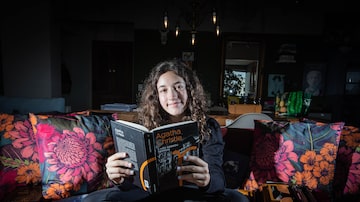 Sofia Fecchio está fascinada por Agatha Christie e quer ler tudo da rainha do crime. Foto: Werther Santana/Estadão