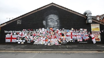 Torcedores fizeram mural em homenagem a Rashford após insultos racistas. Foto: Ed Sykes/Reuters