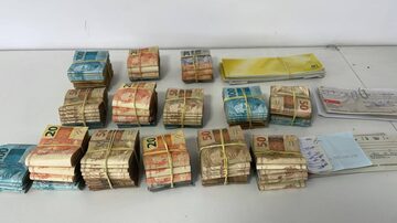 Dinheiro apreendido durante operação do Gaeco contra PCC, prefeituras e câmaras. Foto: Divulgação via MP