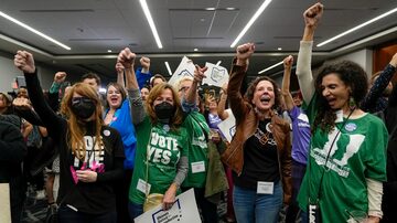 Supporters cheer following the announcement of the projected passage of Issue 1, a state constitutional right to abortion, during a gathering at the Hyatt Regency Downtown in Columbus, Ohio, U.S. November 7, 2023.   Adam Cairns/USA Today Network via REUTERS.  NO RESALES. NO ARCHIVES. MANDATORY CREDIT