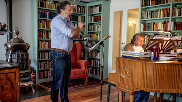 O barítono Christian Gerhaher (à esq.) e o pianista Gerold Huber ensaiam em Munique. Foto: Daniel Etter/The New York Times