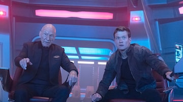 Patrick Stewart como Picard, à esquerda, e Ed Speleers como Jack Crusher no episódio "No Win Scenario" de 'Star Trek: Picard'. Foto: Trae Patton / Paramount+ / AP