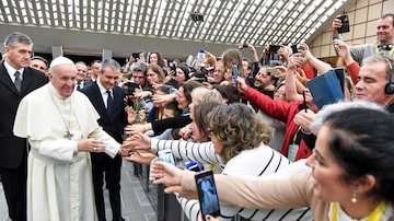 Papa Francisco no Palácio Apostólico do Vaticano, durante encontro promovido pelo Instituto para o Diálogo Inter-Religioso da Argentina. Foto: EFE/ EPA