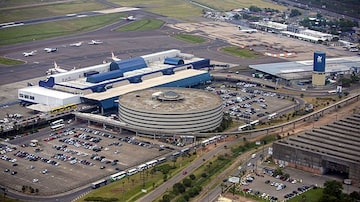 Aeroporto de Porto Alegre movimenta 8,4 milhões de passageiros por ano; ao contrário dos demais, que terão 30 anos de concessão, prazo será de 25 anos. Foto: PMPA