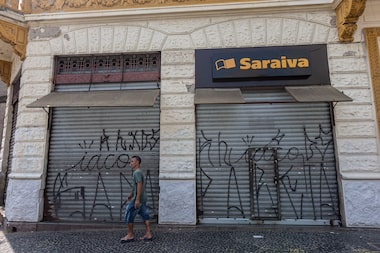 Saraiva fecha todas as lojas no Brasil e demite funcionários; relembre a  história da livraria - Estadão