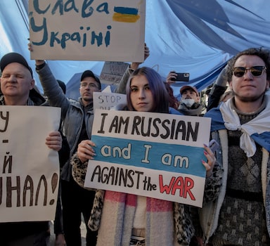 Russos protestam contra guerra em Tbilisi, na Geórgia; cada vez mais isolados pelas decisões de Putin