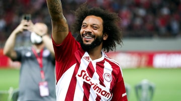 Piraeus (Greece), 05/09/2022.- Marcelo reacts during his presentation by Olympiacos FC at Georgios Karaiskakis Stadium in Piraeus, Greece, .5 September 2022. Real Madrid legend Marcelo has signed a one-year deal with Greek team Olympiacos. (Grecia, Pireo) EFE/EPA/GEORGIA PANAGOPOULOU
. Foto: Georgia Panagopoulou/ EFE