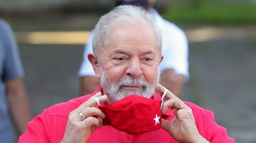 O ex-presidente Luiz Inácio Lula da Silva votando em São Bernardo do Campo nas eleições 2020. Foto: Amanda Perobelli / Reuters